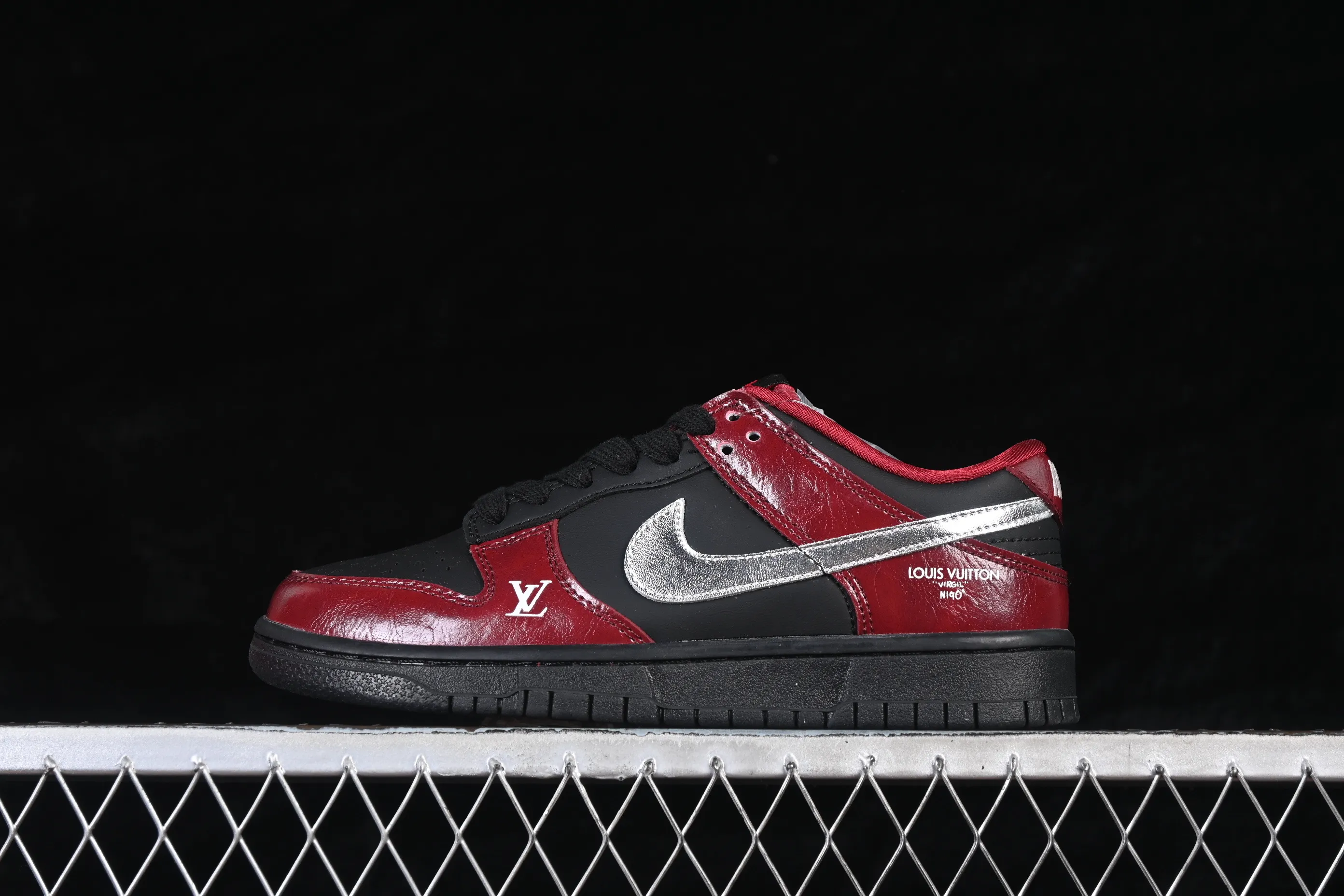 All categories Nk SB Dunk Series Nk SB Dunk Low High-end customized low-top sneakers Nike SB Dunk Low Year of the Horse limited edition Red Tan Black Silver High-end customized low-top casual sneakers SG6688-007